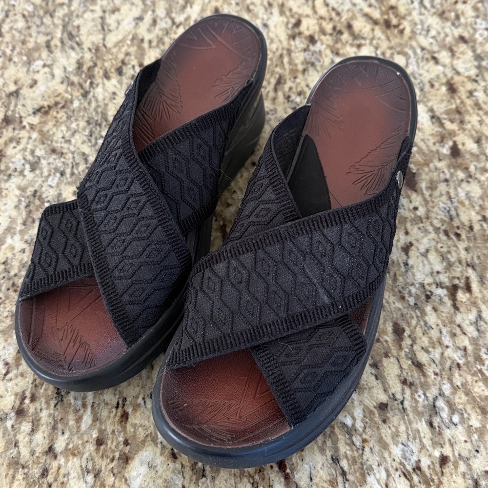 Bzees Vista Womens Size 9 Black Air Step Wedge Slide sandals, like new